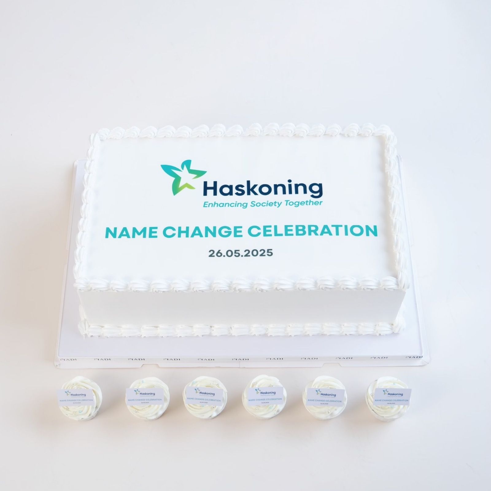 Mẫu bánh kem in logo