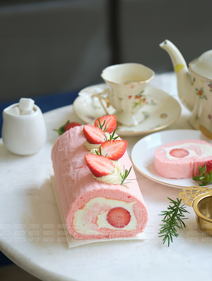 Bánh cuộn chiffon vị Dâu