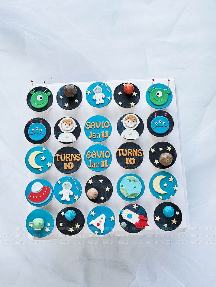 Cupcakes 2D Astronaut