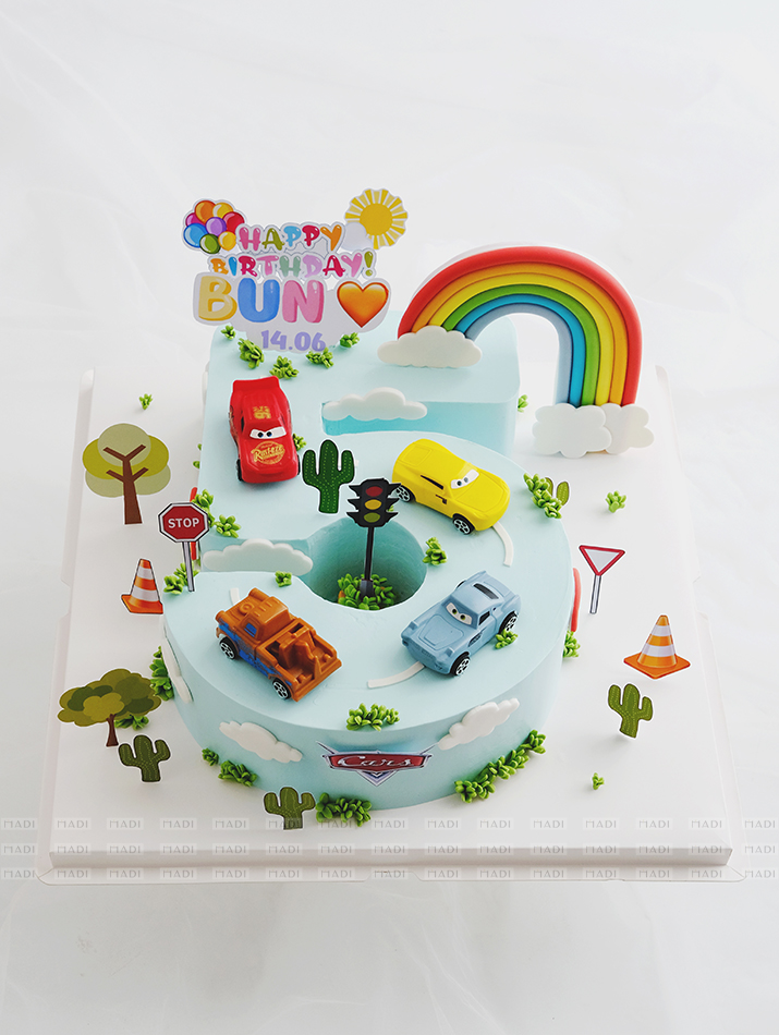 Number 5 cake decorates the car