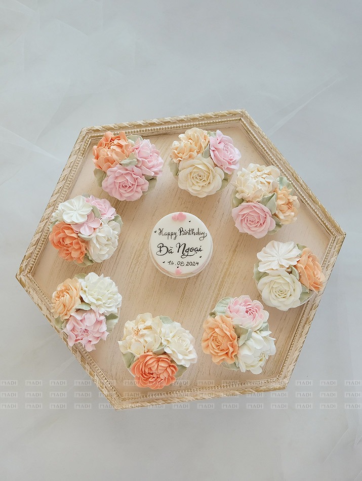 Cupcakes Buttercream Flower 10